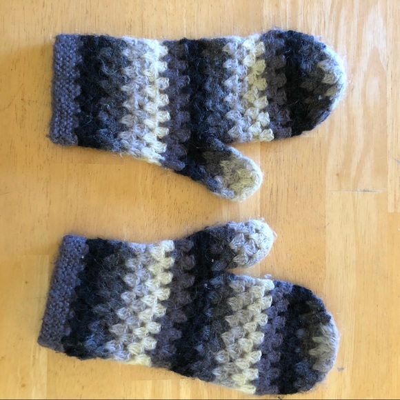 Mittens - Picture 2 of 4